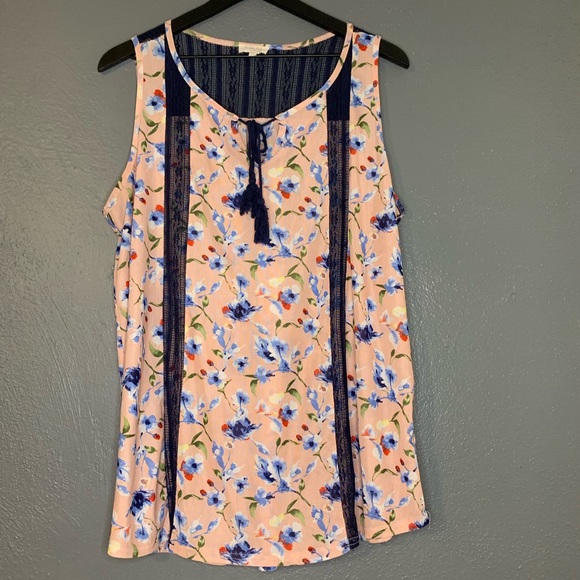 siren lily Tops - Siren Lily floral blouse